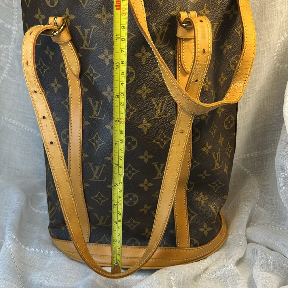 Louis Vuitton leather large bucket GM bag with chain leash inside - Picture 4 of 16